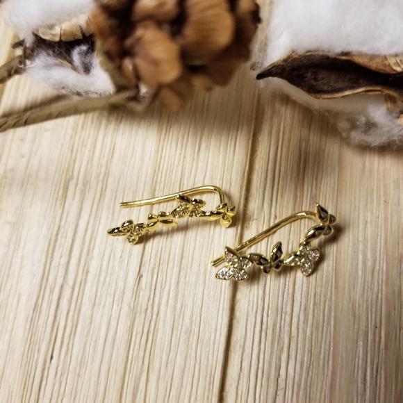 🦋🦋Pretty GOLD Butterfly earring slide🦋🦋 - Picture 9 of 10